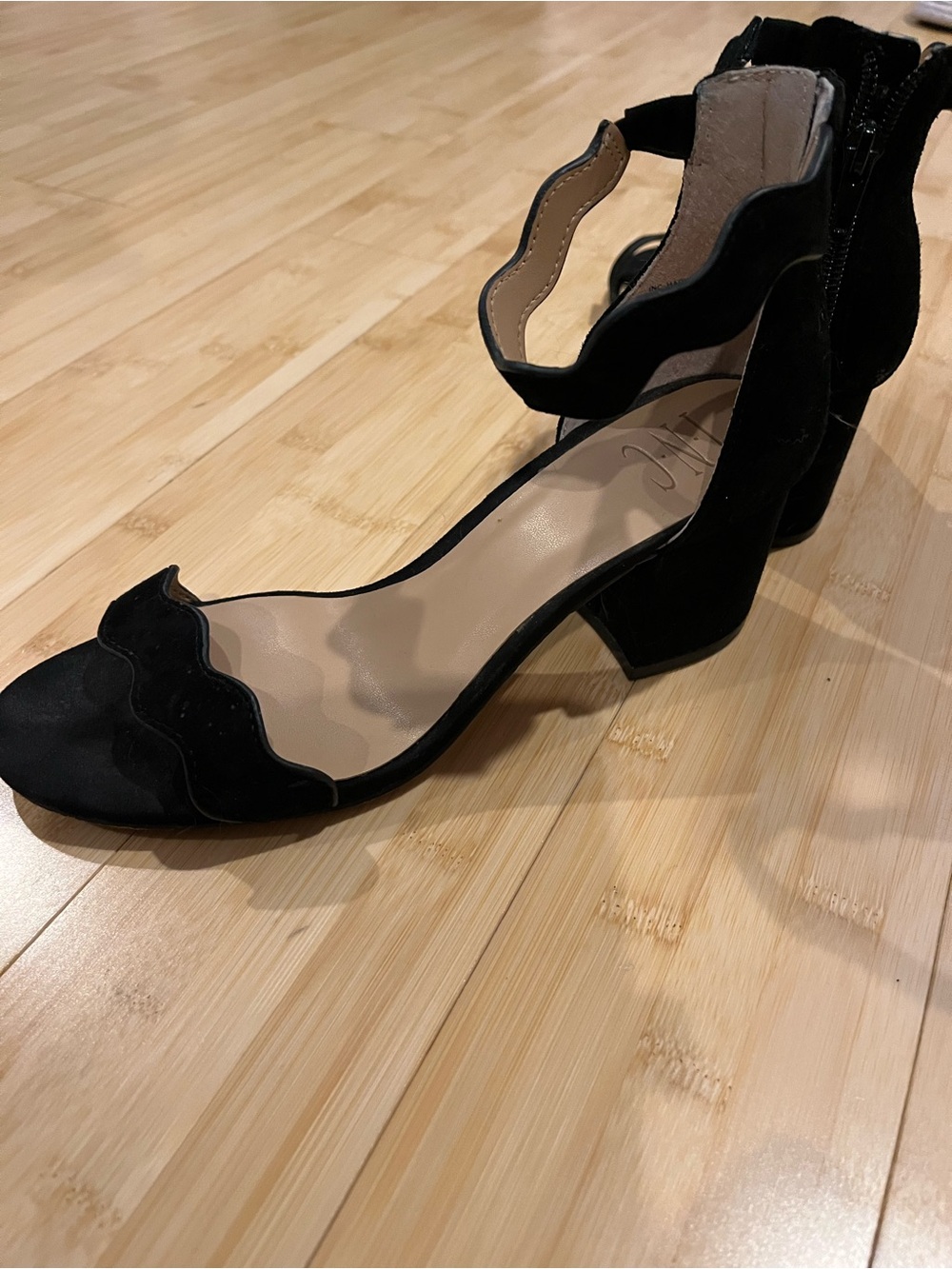 Black Scalloped Ankle-Strap block heel sandals - Women